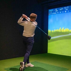 55 Minute Indoor Golf Simulation at Skratch18 for Four