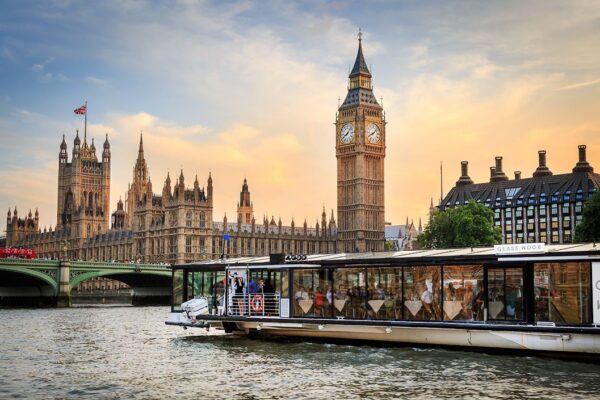 Bateaux London River Thames Three Course Dinner Cruise and a Bottle of Wine for Two