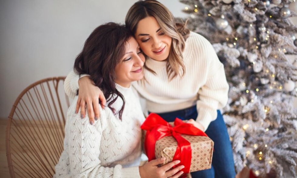 33 Christmas Gift Ideas For Mum 2024: Make Your Mom's Christmas Extra Special! - Unique Gifting